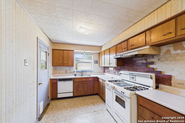 Image 9 of 27 For 235 Lively  