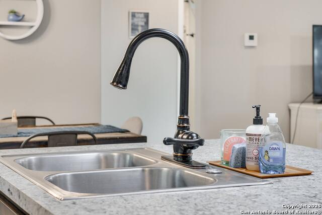 Listing photo id 8 for 1532 Hillcrest