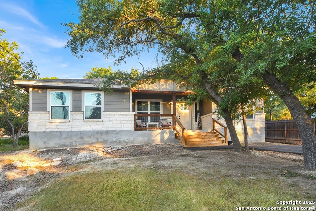 Listing photo id 0 for 1532 Hillcrest