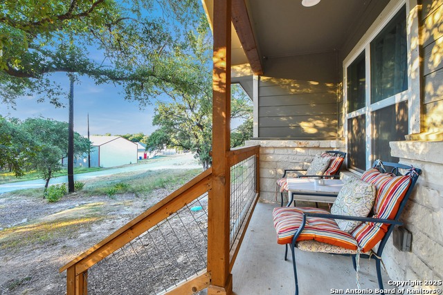 Listing photo id 1 for 1532 Hillcrest