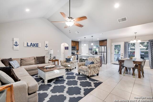 Listing photo id 2 for 1532 Hillcrest