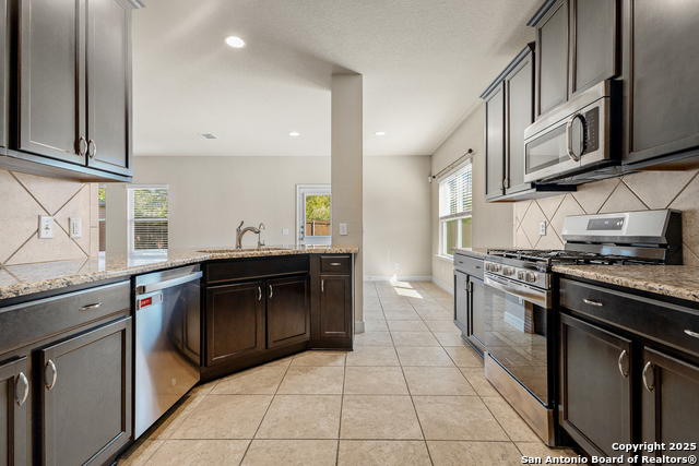 Image 4 of 26 For 642 Fort Concho