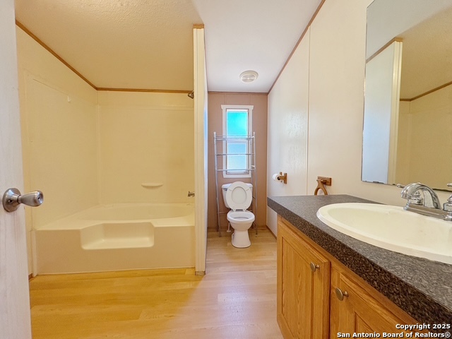 Image 8 of 13 For 724 Pr 1512  