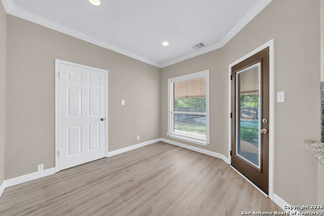 Listing photo id 9 for 8103 Heritage Park
