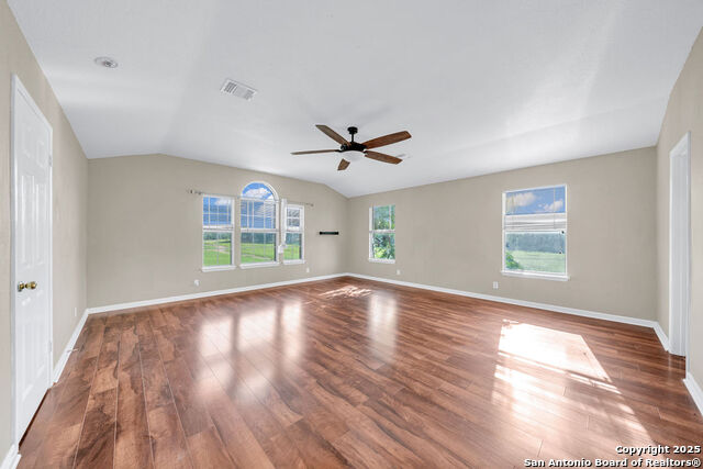 Listing photo id 10 for 8103 Heritage Park