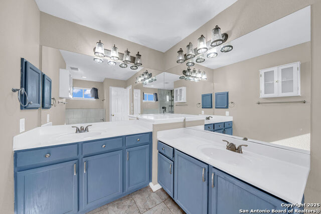 Listing photo id 13 for 8103 Heritage Park