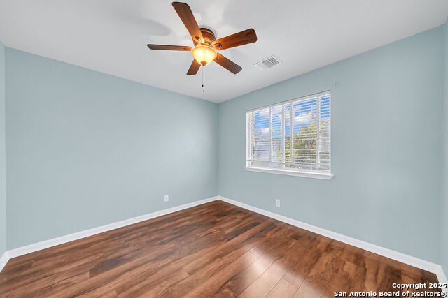 Listing photo id 17 for 8103 Heritage Park