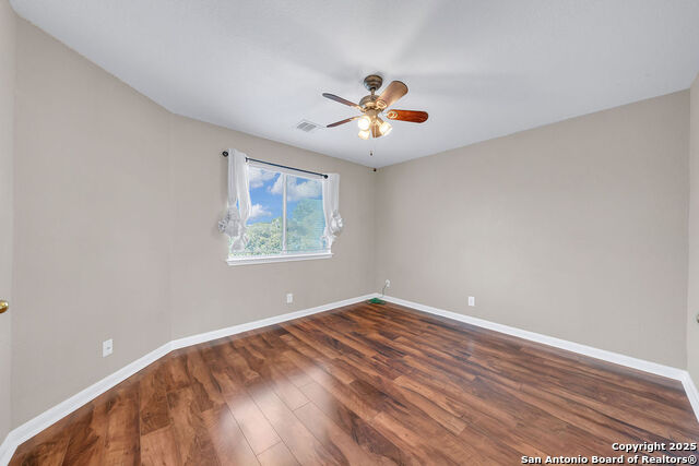 Listing photo id 18 for 8103 Heritage Park