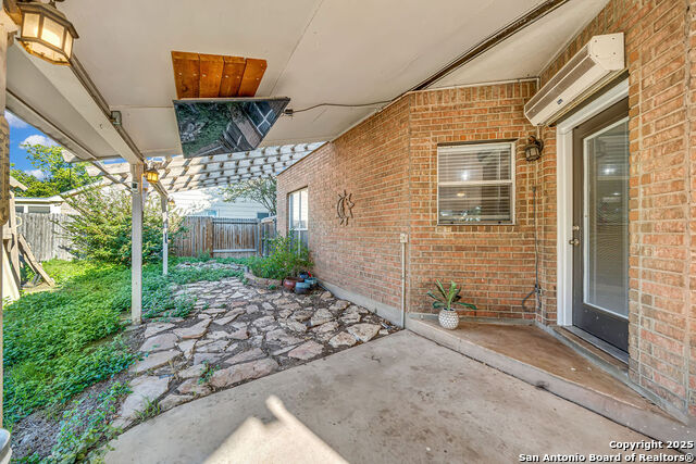 Listing photo id 22 for 8103 Heritage Park