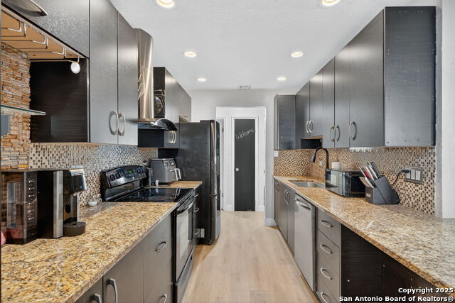 Image 12 of 32 For 15038 Old Creek Dr