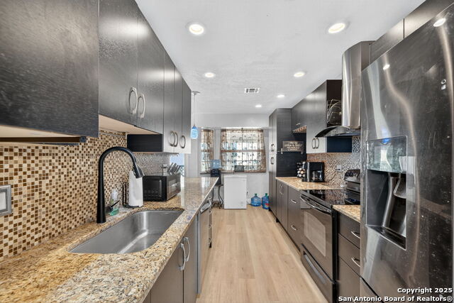 Image 13 of 32 For 15038 Old Creek Dr