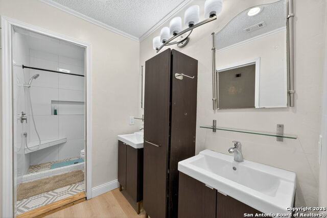 Image 19 of 32 For 15038 Old Creek Dr