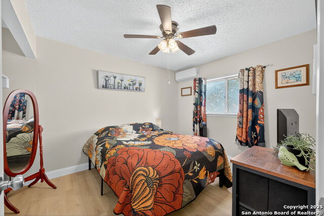 Image 22 of 32 For 15038 Old Creek Dr