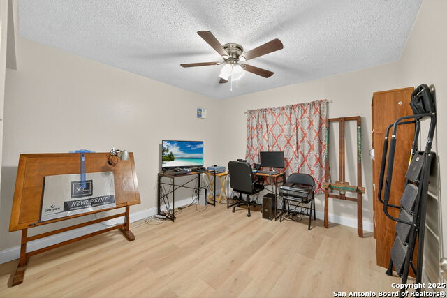 Image 24 of 32 For 15038 Old Creek Dr