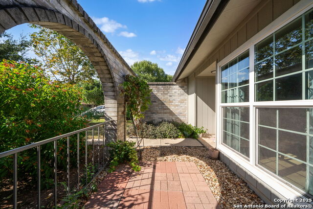 Image 4 of 32 For 15038 Old Creek Dr