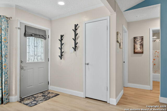 Image 5 of 32 For 15038 Old Creek Dr