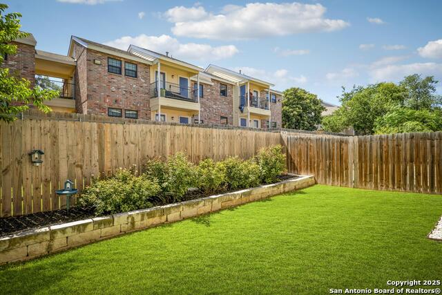 Image 18 of 21 For 25 Oak Plaza