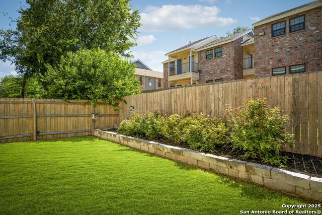 Image 19 of 21 For 25 Oak Plaza