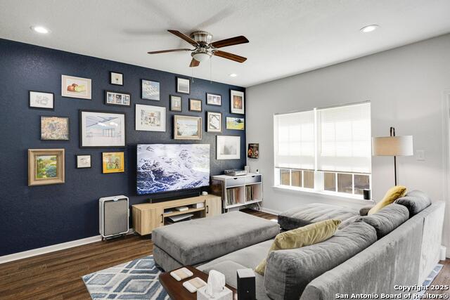 Image 2 of 21 For 25 Oak Plaza