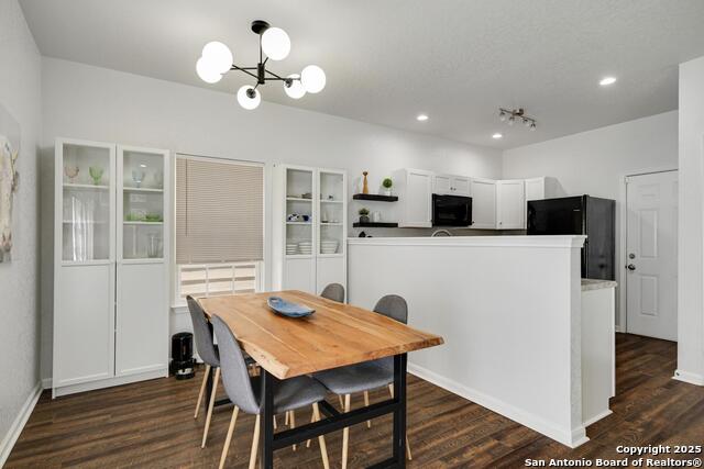 Image 4 of 21 For 25 Oak Plaza