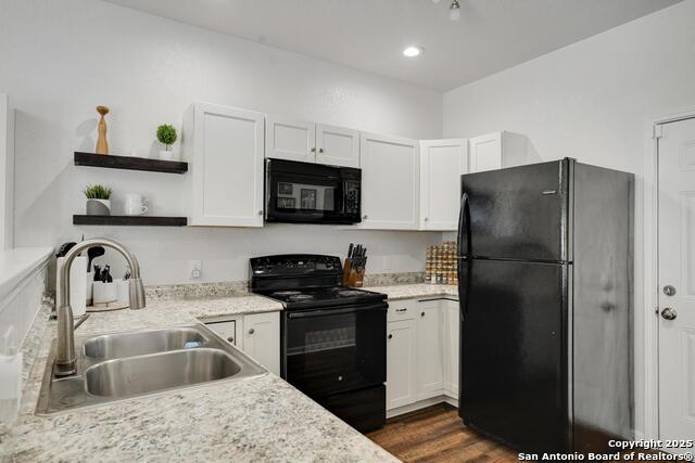 Image 5 of 21 For 25 Oak Plaza