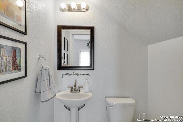 Image 7 of 21 For 25 Oak Plaza