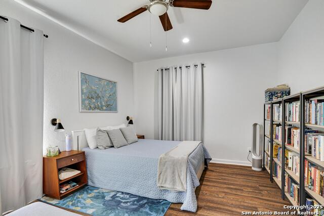 Image 9 of 21 For 25 Oak Plaza