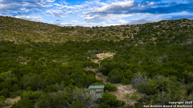 Listing photo id 12 for 123 Sd 65000