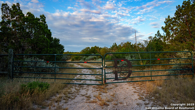 Listing photo id 15 for 123 Sd 65000