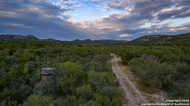 Listing photo id 17 for 123 Sd 65000