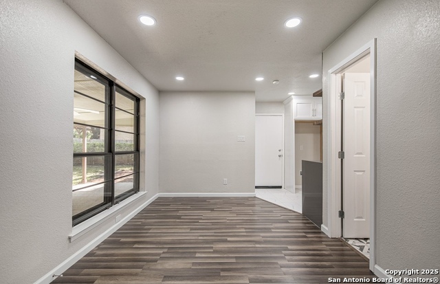 Listing photo id 2 for 9223 Ridgeland