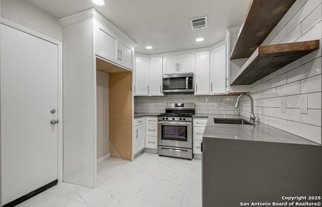 Listing photo id 3 for 9223 Ridgeland