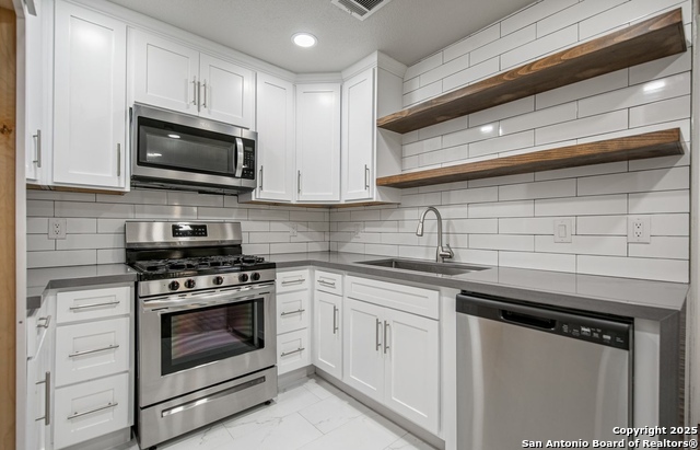 Listing photo id 4 for 9223 Ridgeland