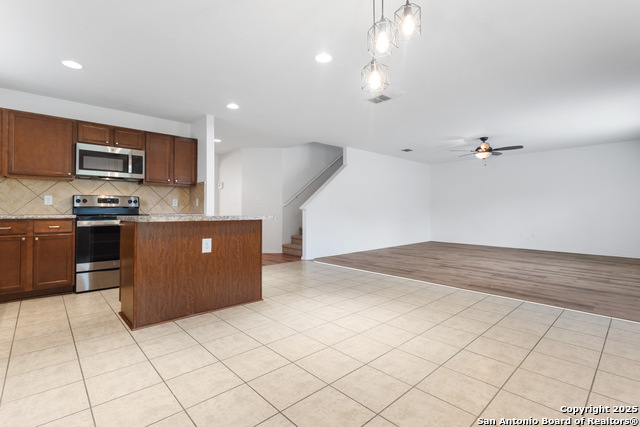 Image 4 of 31 For 9418 Madison Crk