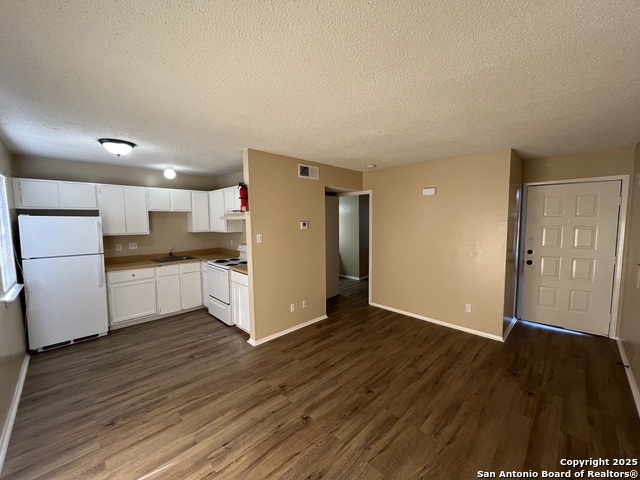 Image 2 of 10 For 300 Moursund Blvd.  9
