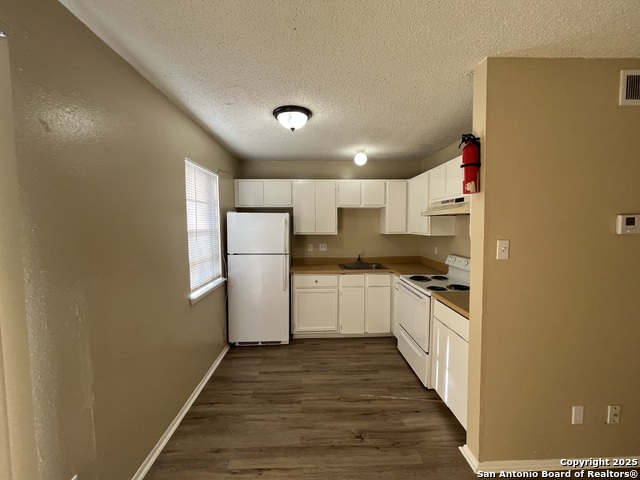 Image 4 of 10 For 300 Moursund Blvd.  9