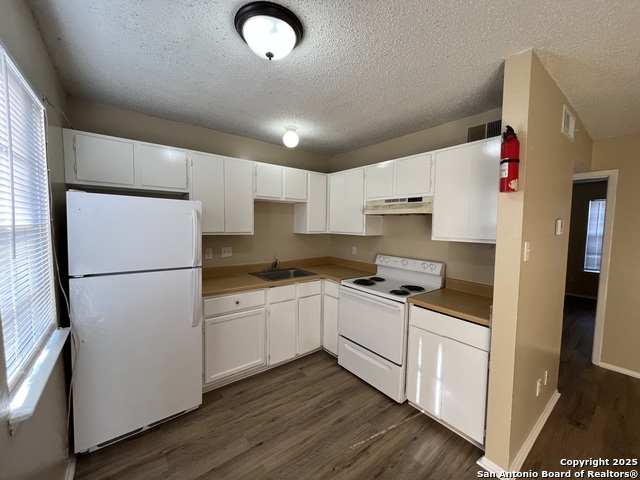 Image 5 of 10 For 300 Moursund Blvd.  9
