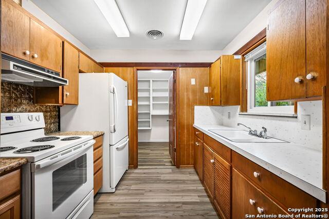 Image 12 of 29 For 11011 Burr Oak