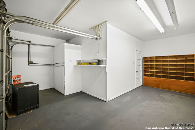 Image 23 of 29 For 11011 Burr Oak