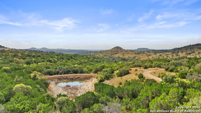 Listing photo id 10 for 2027 Fm 1376