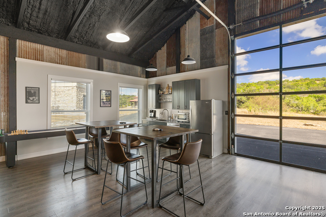 Listing photo id 16 for 2027 Fm 1376