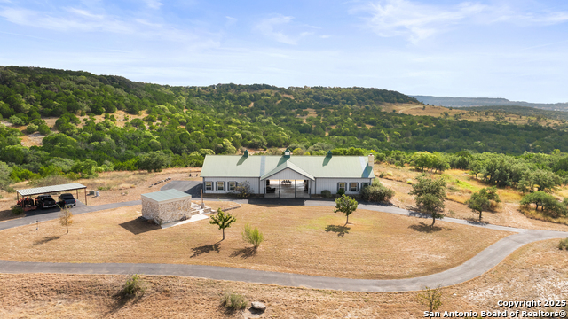 Listing photo id 0 for 2027 Fm 1376