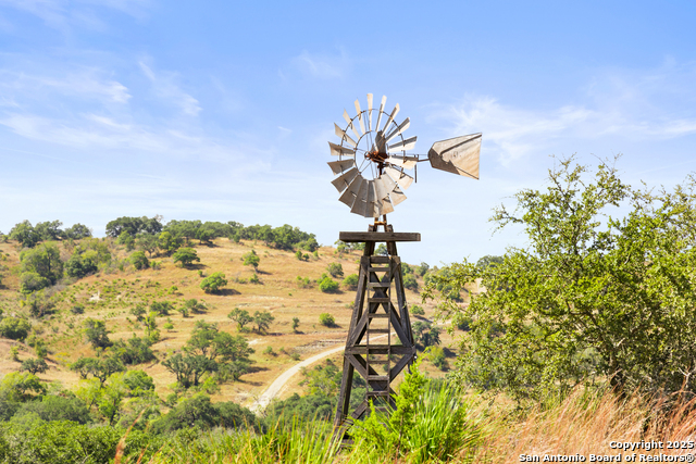 Listing photo id 20 for 2027 Fm 1376