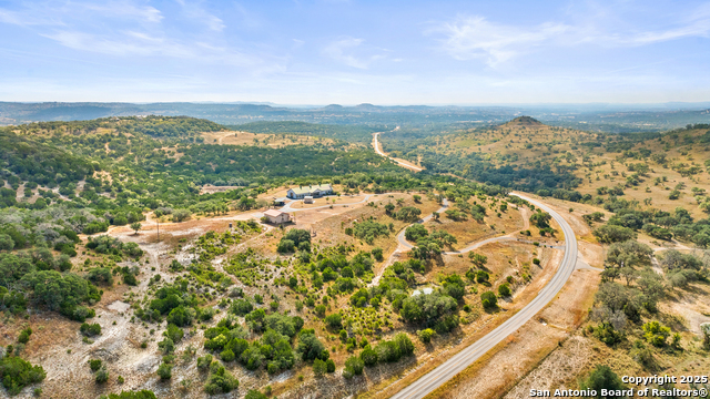 Listing photo id 7 for 2027 Fm 1376