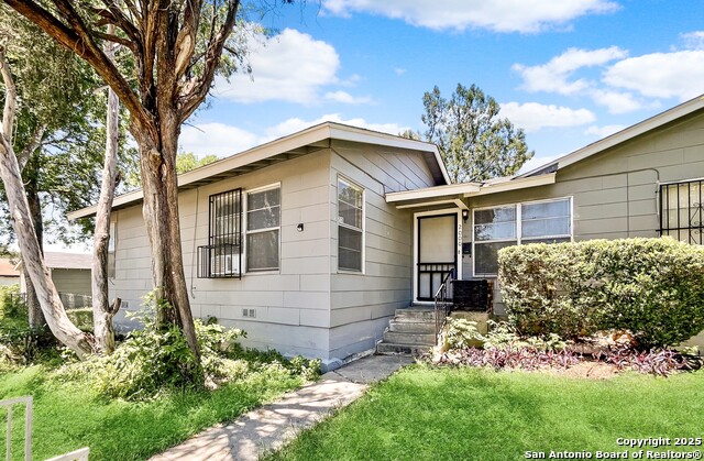 Details for 2000 Mistletoe Ave W, San Antonio, TX 78201