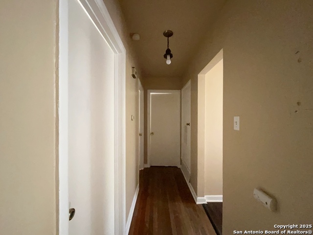 Listing photo id 14 for 2000 Mistletoe Ave W