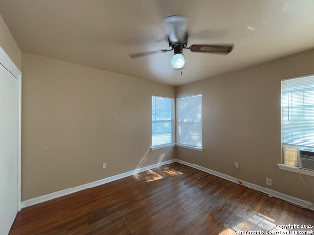 Listing photo id 17 for 2000 Mistletoe Ave W