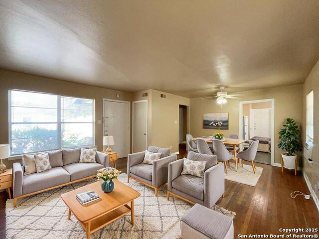 Listing photo id 0 for 2000 Mistletoe Ave W