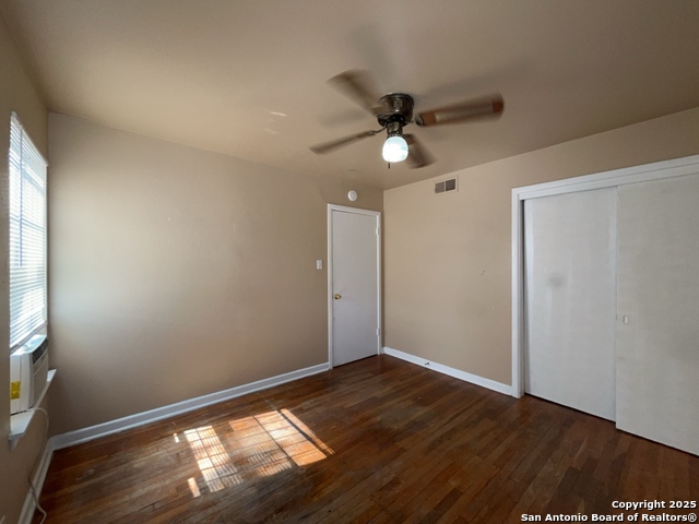 Listing photo id 18 for 2000 Mistletoe Ave W
