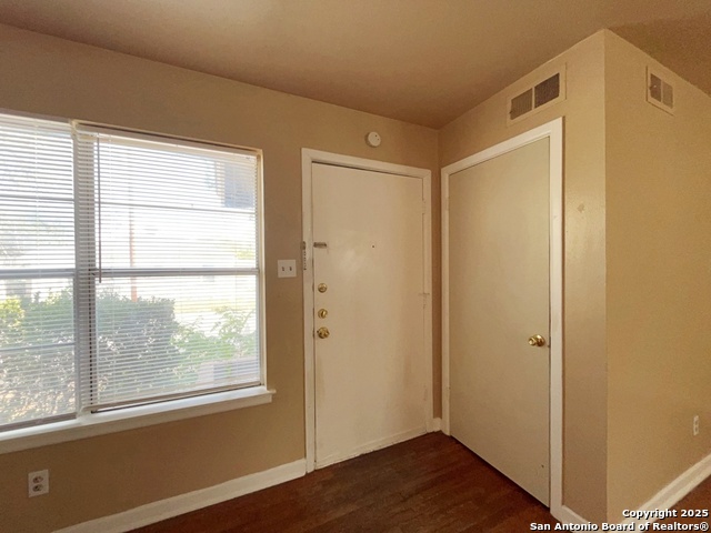 Listing photo id 22 for 2000 Mistletoe Ave W